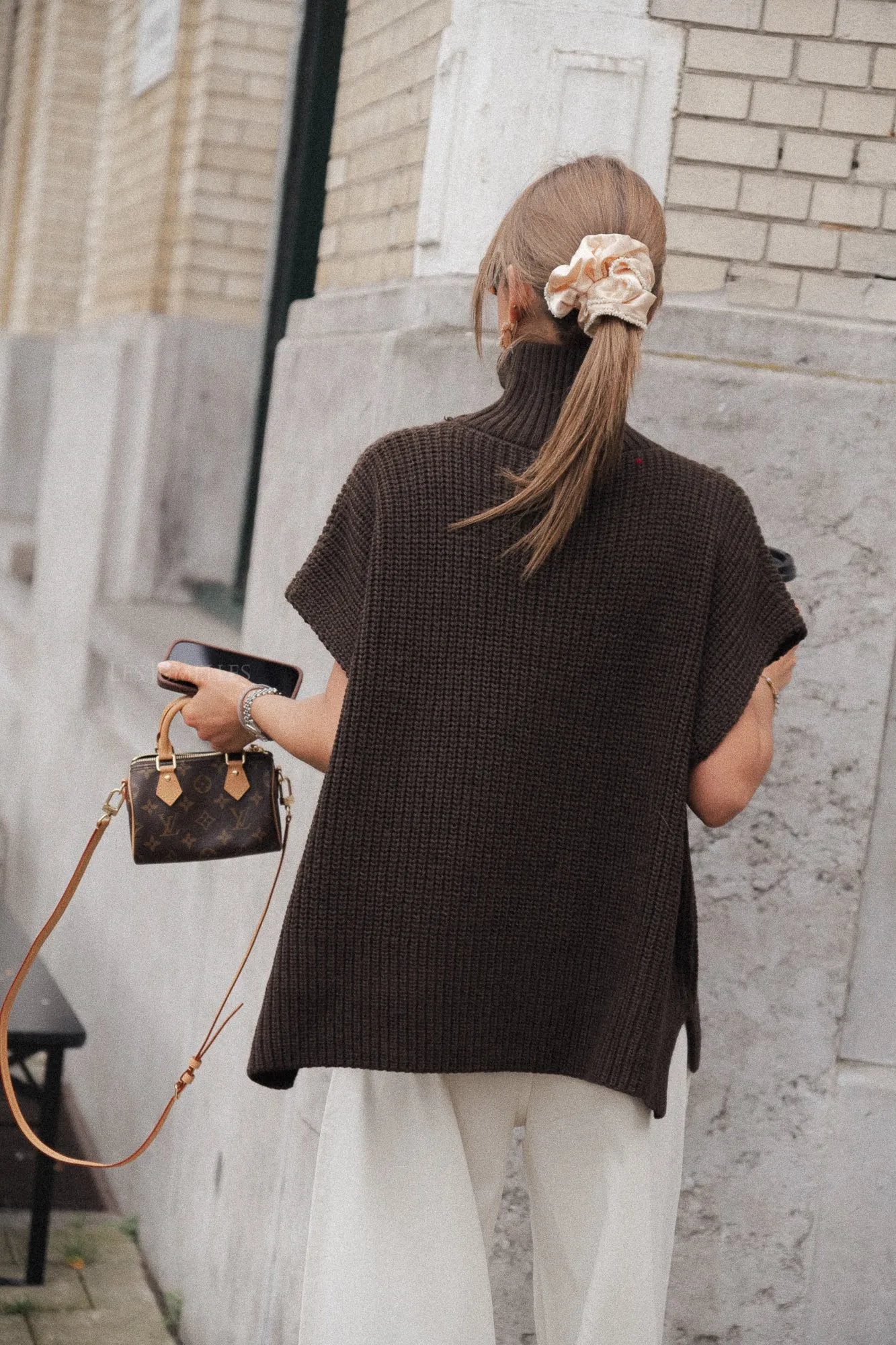 Bobbie sleeveless jumper brown