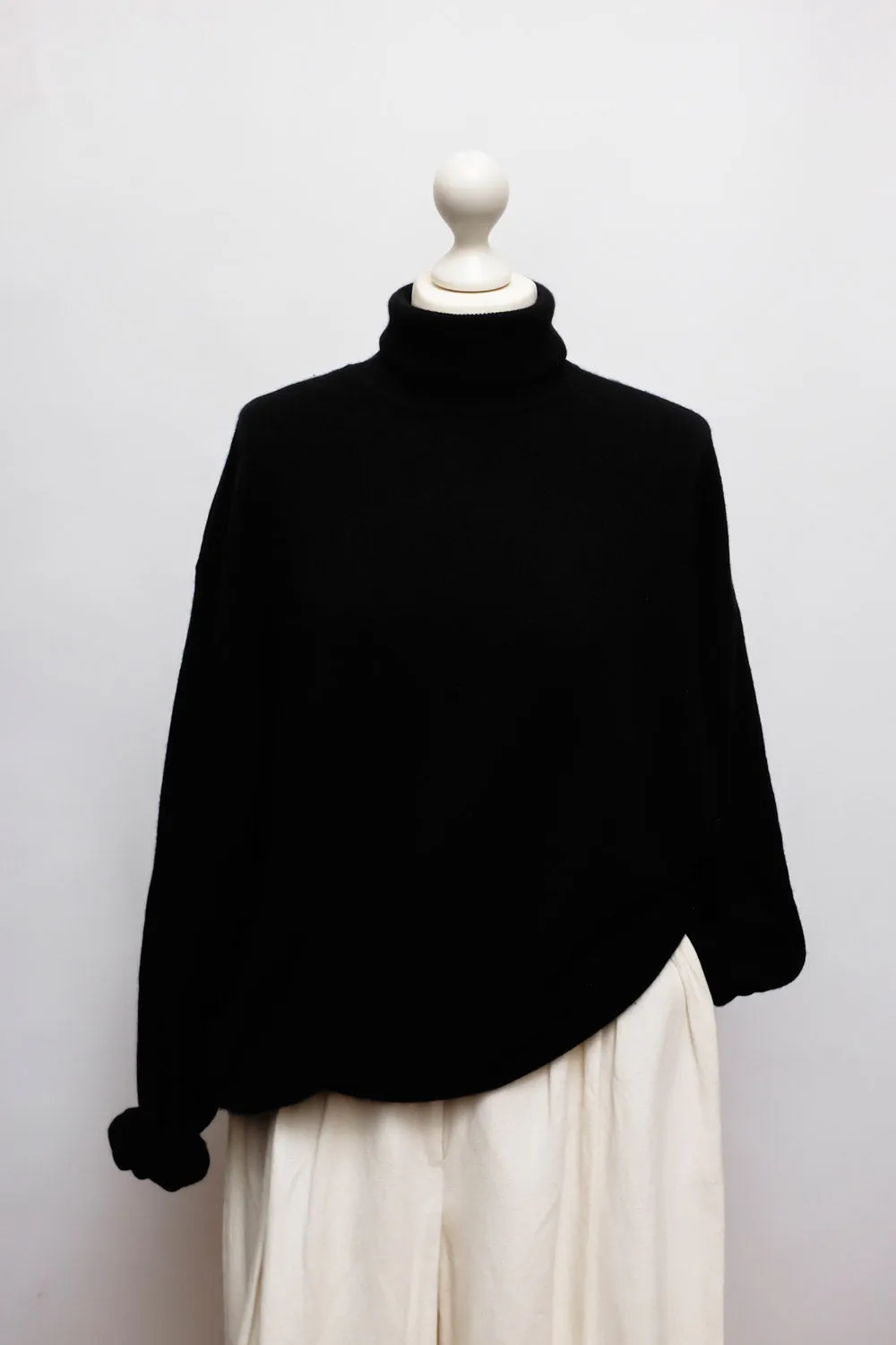 PURE CASHMERE BLACK OVERSIZE TURTLE KNIT